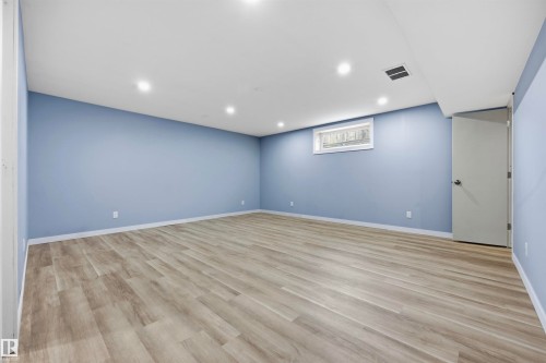 214 Hyndman Crescent Nw, Edmonton, AB - Indoor