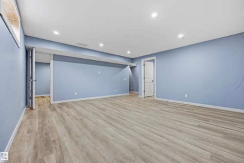 214 Hyndman Crescent Nw, Edmonton, AB - Indoor Photo Showing Other Room