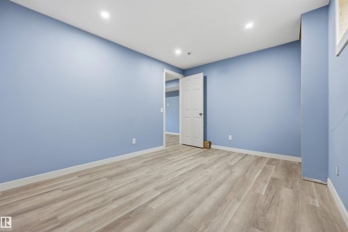 214 Hyndman Crescent Nw, Edmonton, AB - Indoor Photo Showing Other Room