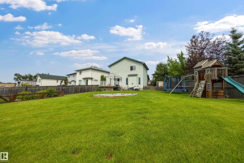 214 Hyndman Crescent Nw, Edmonton, AB - Outdoor With Backyard