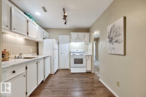 #31 2115 118 St Nw, Edmonton, AB - Indoor Photo Showing Kitchen