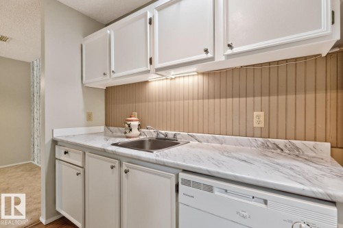 #31 2115 118 St Nw, Edmonton, AB - Indoor Photo Showing Kitchen