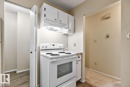 #31 2115 118 St Nw, Edmonton, AB - Indoor Photo Showing Kitchen