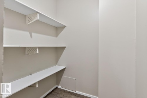 #31 2115 118 St Nw, Edmonton, AB - Indoor With Storage
