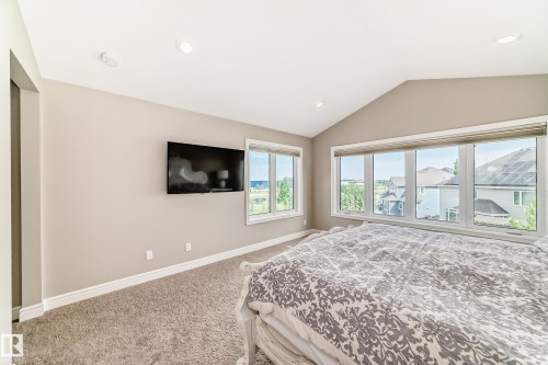 9034 24 Ave Sw, Edmonton, AB - Indoor Photo Showing Bedroom