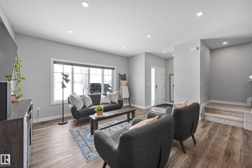53 Dillingham Avenue, Fort Saskatchewan, AB - Indoor Photo Showing Living Room
