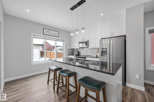 53 Dillingham Avenue, Fort Saskatchewan, AB - Indoor Photo Showing Kitchen With Upgraded Kitchen