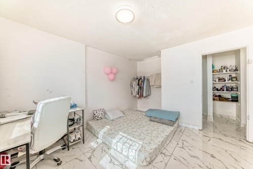 #5C 5715 133 Av Nw, Edmonton, AB - Indoor Photo Showing Bedroom
