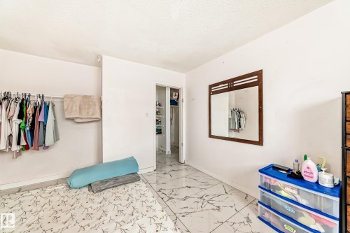 #5C 5715 133 Av Nw, Edmonton, AB - Indoor Photo Showing Other Room