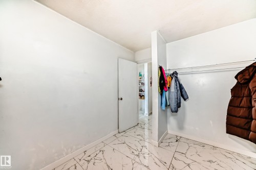 #5C 5715 133 Av Nw, Edmonton, AB - Indoor Photo Showing Other Room