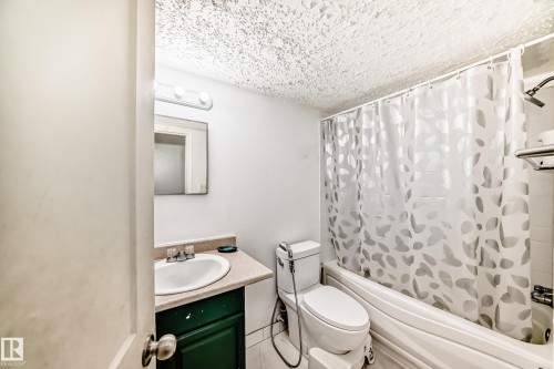 #5C 5715 133 Av Nw, Edmonton, AB - Indoor Photo Showing Bathroom
