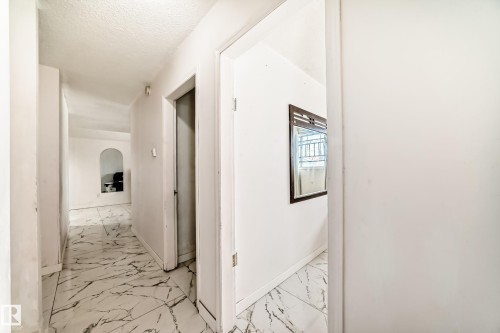#5C 5715 133 Av Nw, Edmonton, AB - Indoor Photo Showing Other Room