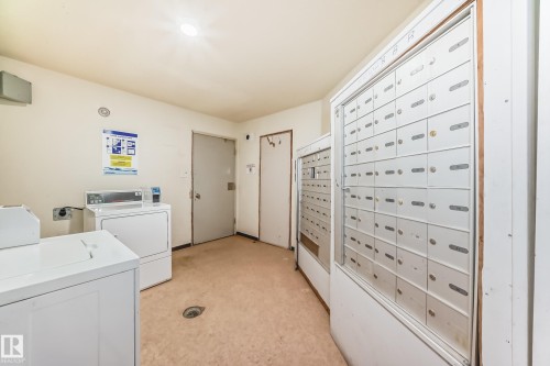 #5C 5715 133 Av Nw, Edmonton, AB - Indoor Photo Showing Laundry Room