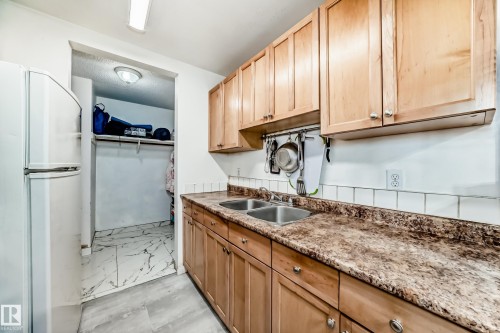 #5C 5715 133 Av Nw, Edmonton, AB - Indoor Photo Showing Kitchen With Double Sink