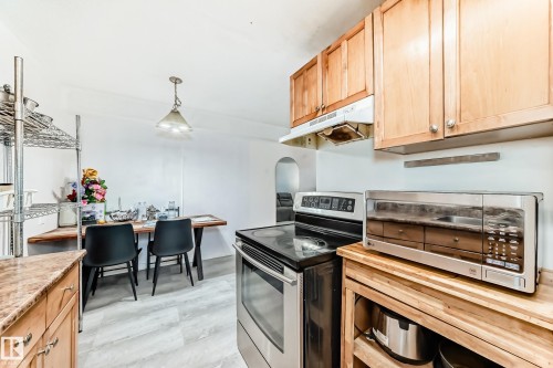 #5C 5715 133 Av Nw, Edmonton, AB - Indoor Photo Showing Kitchen