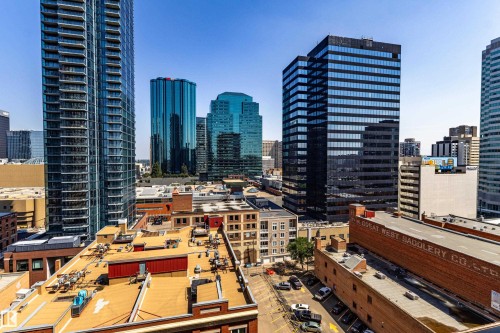 City skyline featuring a mix of modern high-rise buildings and lower-level commercial structures - #1501 10180 104 St Nw, Edmonton, AB - Outdoor With Facade