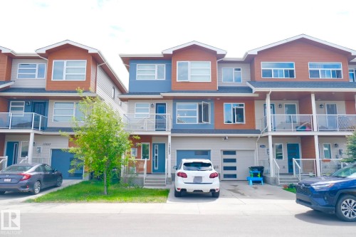 17263 9 Avenue SW  Edmonton, AB T6W 3V4