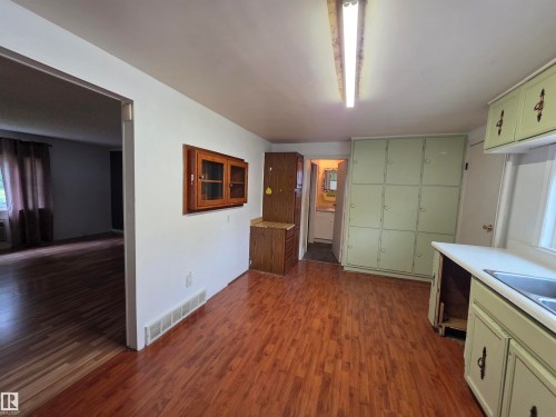 4812 48 Avenue, Cold Lake, AB - Indoor Photo Showing Kitchen