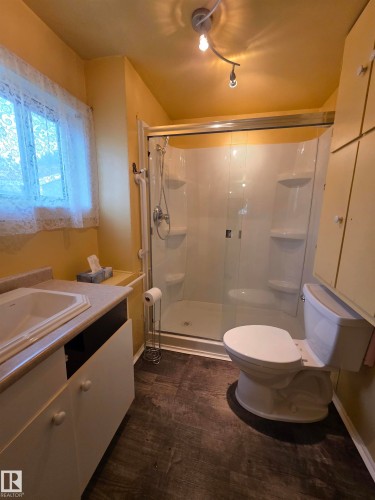 4812 48 Avenue, Cold Lake, AB - Indoor Photo Showing Bathroom