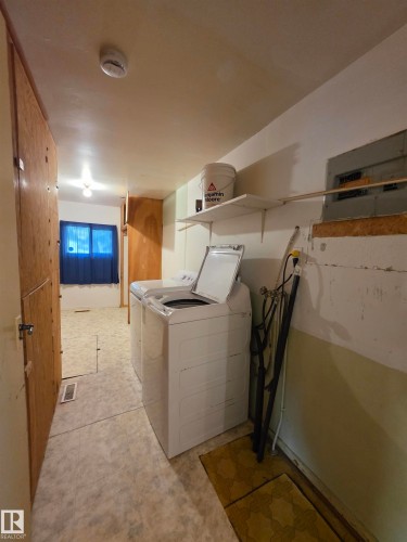 4812 48 Avenue, Cold Lake, AB - Indoor Photo Showing Laundry Room