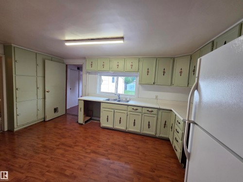 4812 48 Avenue, Cold Lake, AB - Indoor Photo Showing Kitchen With Double Sink