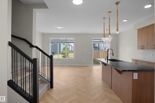 8523 Mayday Run Sw, Edmonton, AB - Indoor