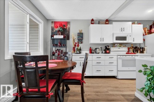 #406 5125 Riverbend Rd Nw, Edmonton, AB - Indoor Photo Showing Kitchen