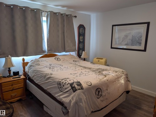 13216 117 Street Nw, Edmonton, AB - Indoor Photo Showing Bedroom