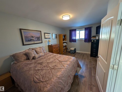 13216 117 Street Nw, Edmonton, AB - Indoor Photo Showing Bedroom