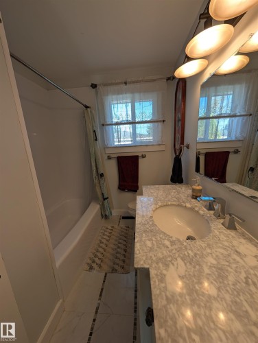 Main Bath - 13216 117 Street Nw, Edmonton, AB - Indoor Photo Showing Bathroom