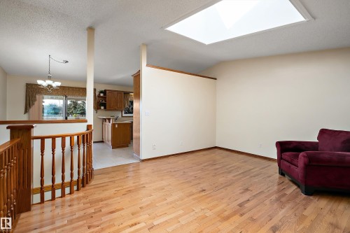 4823 32 Avenue Nw, Edmonton, AB - Indoor Photo Showing Other Room