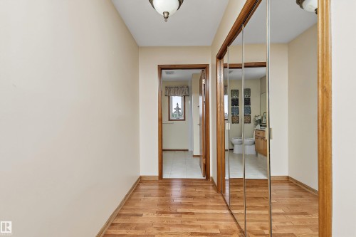 4823 32 Avenue Nw, Edmonton, AB - Indoor Photo Showing Other Room