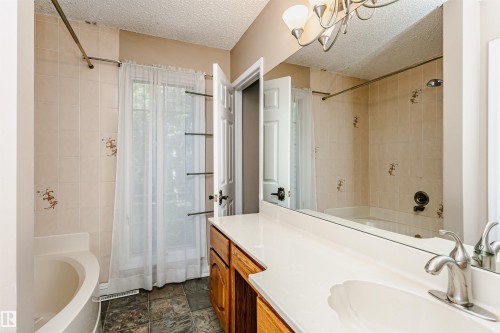Rural Strathcona County, AB - Indoor Photo Showing Bathroom