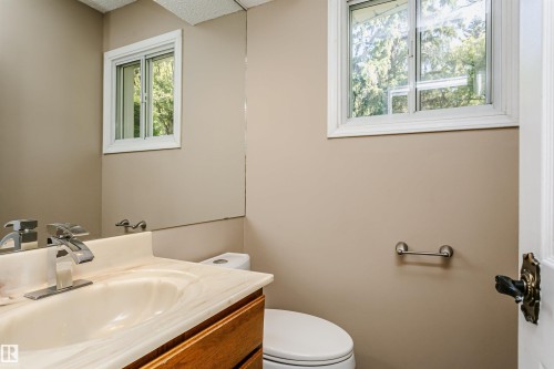 Rural Strathcona County, AB - Indoor Photo Showing Bathroom