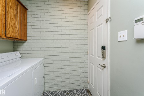 Rural Strathcona County, AB - Indoor Photo Showing Laundry Room