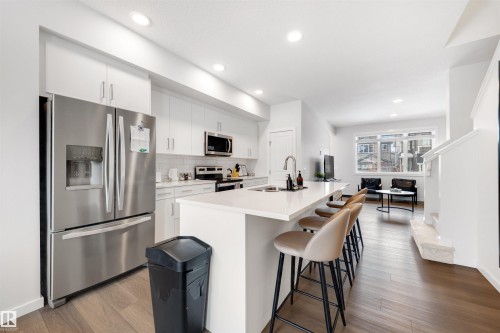 8125 226A Street Nw, Edmonton, AB - Indoor Photo Showing Kitchen With Upgraded Kitchen