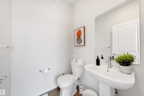 8125 226A Street Nw, Edmonton, AB - Indoor Photo Showing Bathroom