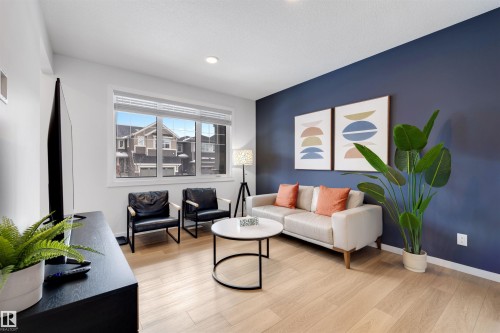 8125 226A Street Nw, Edmonton, AB - Indoor Photo Showing Living Room