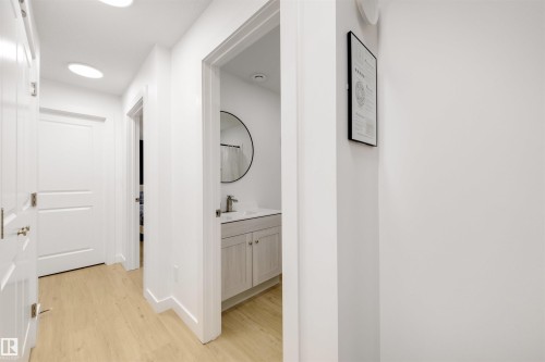 8125 226A Street Nw, Edmonton, AB - Indoor Photo Showing Other Room