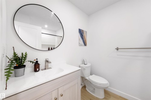 8125 226A Street Nw, Edmonton, AB - Indoor Photo Showing Bathroom