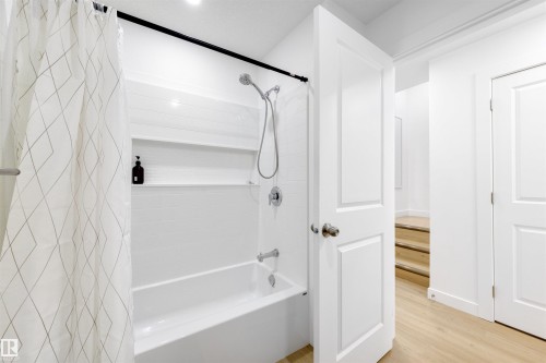 8125 226A Street Nw, Edmonton, AB - Indoor Photo Showing Bathroom