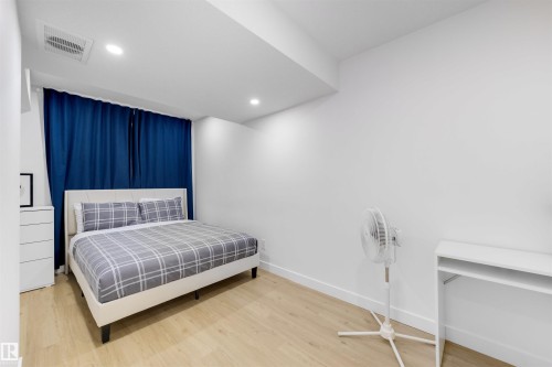 8125 226A Street Nw, Edmonton, AB - Indoor Photo Showing Bedroom
