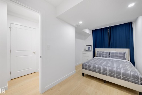 8125 226A Street Nw, Edmonton, AB - Indoor Photo Showing Bedroom