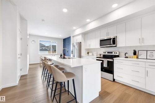 8125 226A Street Nw, Edmonton, AB - Indoor Photo Showing Kitchen With Upgraded Kitchen