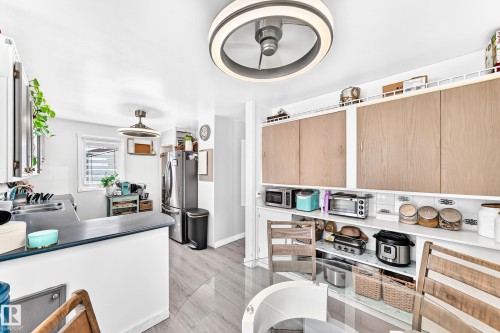 9911 163 Street Nw, Edmonton, AB - Indoor Photo Showing Kitchen
