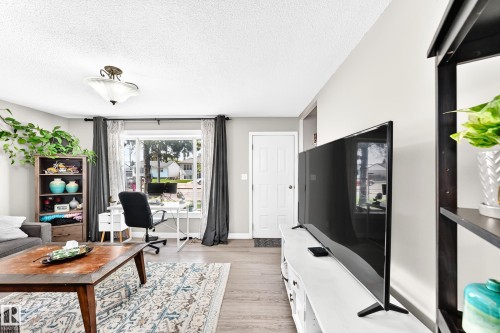 9911 163 Street Nw, Edmonton, AB - Indoor