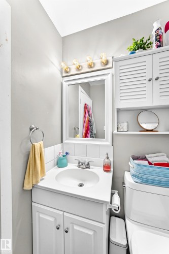 9911 163 Street Nw, Edmonton, AB - Indoor Photo Showing Bathroom