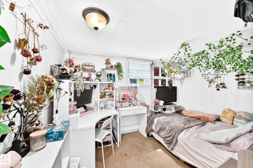 9911 163 Street Nw, Edmonton, AB - Indoor
