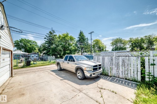 9911 163 Street Nw, Edmonton, AB - Outdoor
