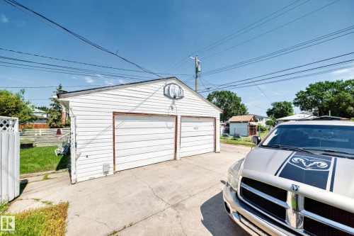 9911 163 Street Nw, Edmonton, AB - Outdoor
